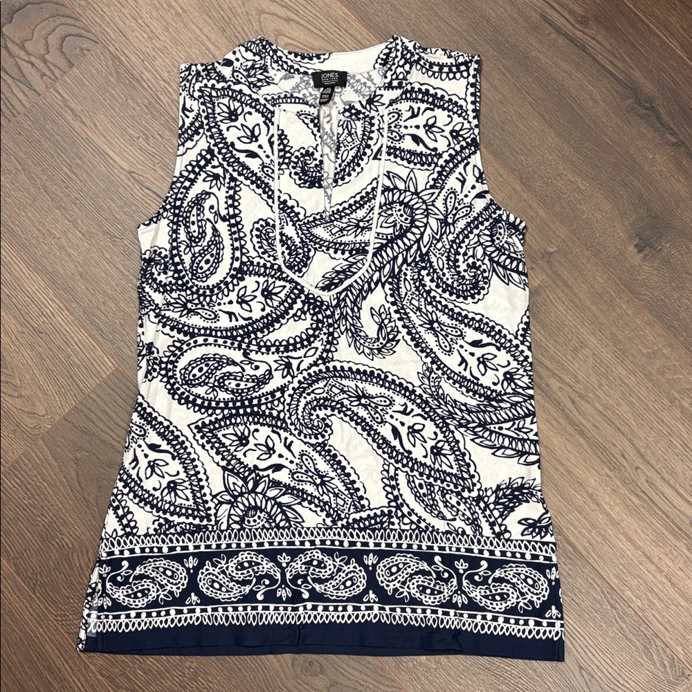 NWT 💙 Jones New York Navy and White Paisley Blouse - M